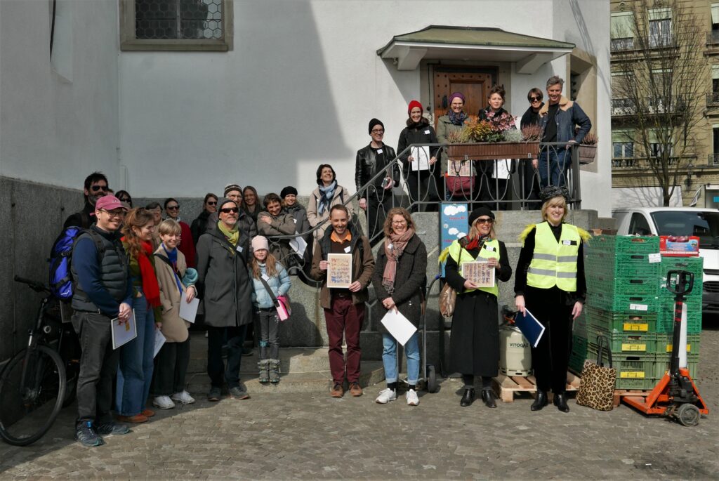 Gruppenfoto vor der Peterskapelle Luzern